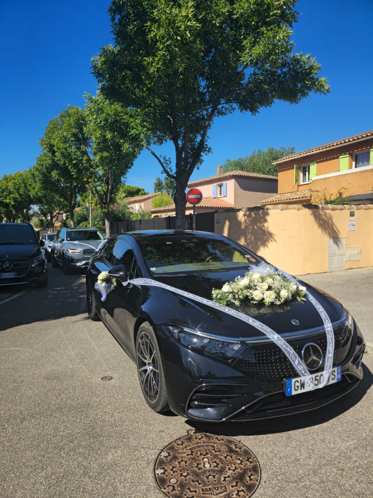 Sublimez votre mariage avec l’élégance de notre Mercedes EQS et son chauffeur privé