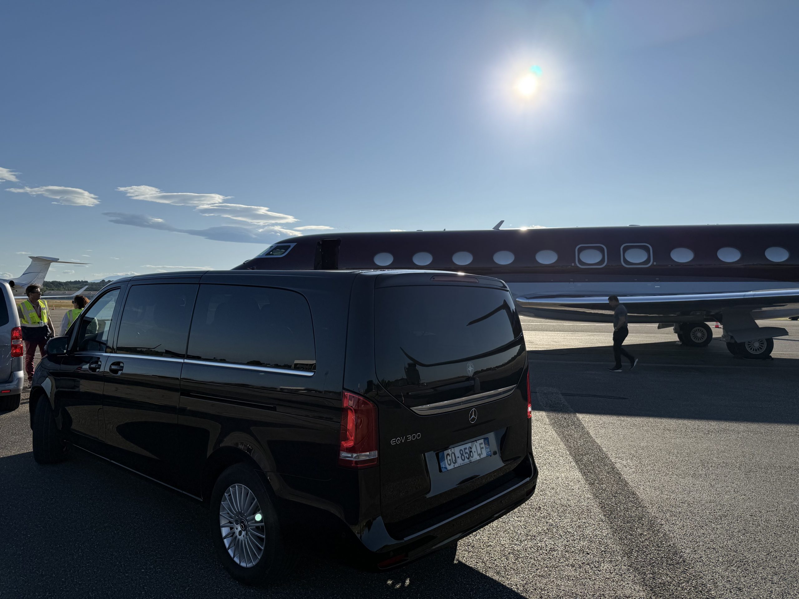 Chauffeur privé à l’Aéroport du Castellet : transport VIP sur mesure avec Étoile Transports
