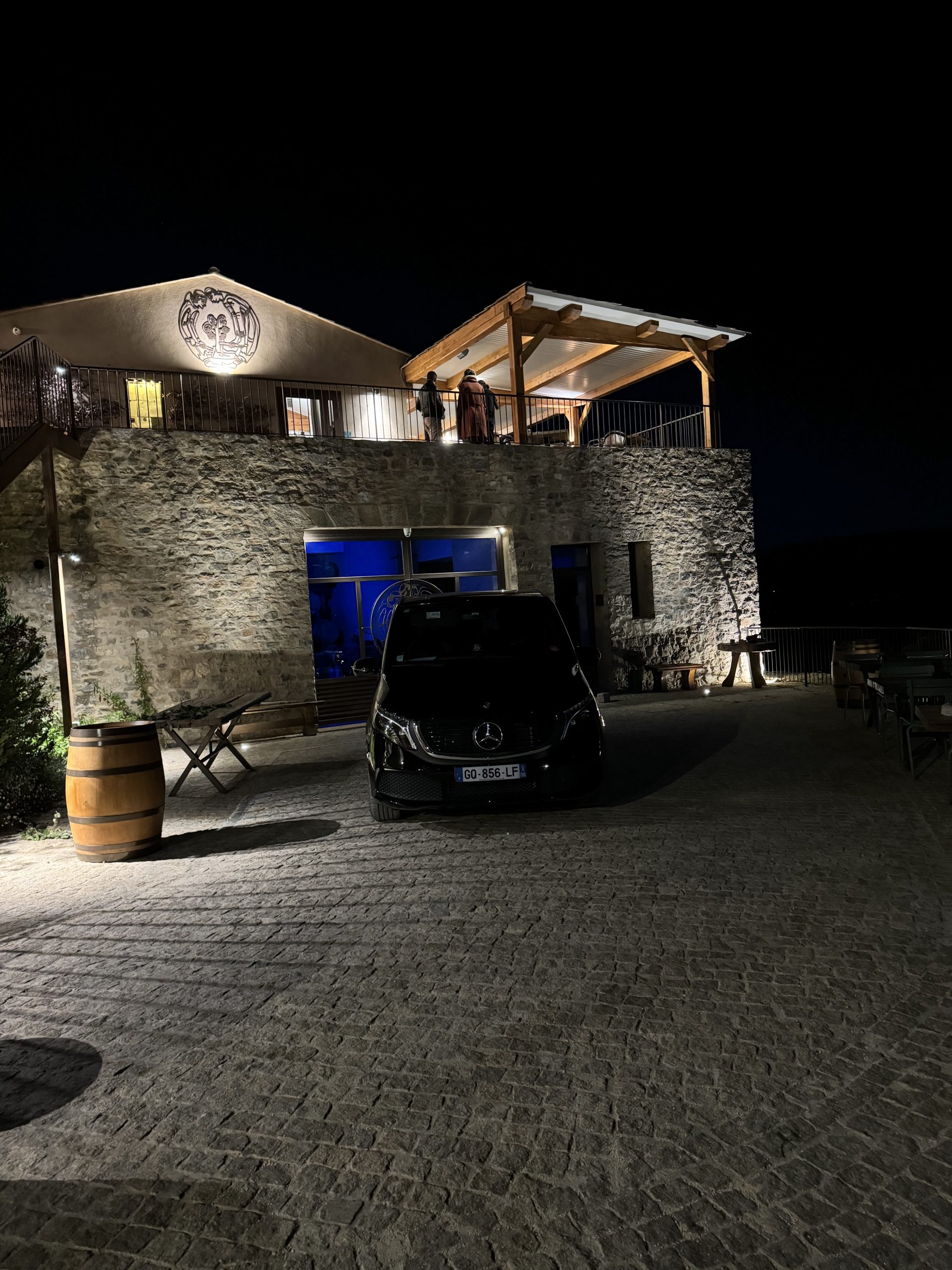 Transport VIP entre aéroport, marina et villa : l’art de la continuité parfaite