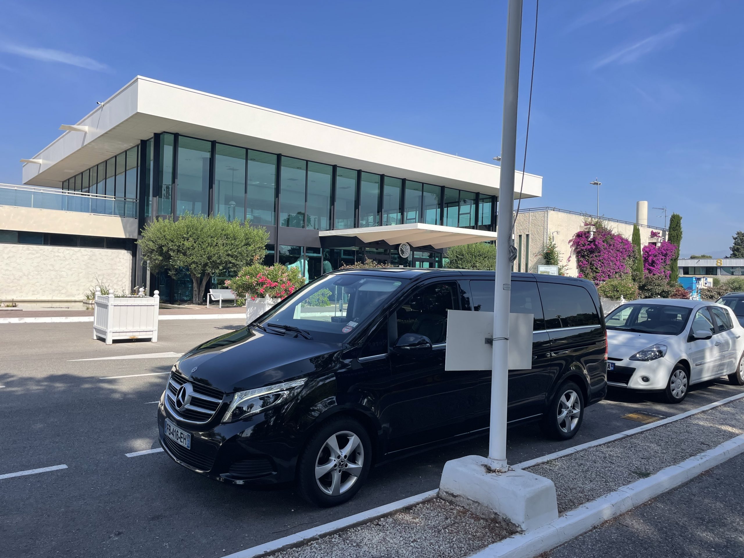 ✈️ Chauffeur privé à l’Aéroport de Cannes Mandelieu – Aviation d’affaires Côte d’Azur