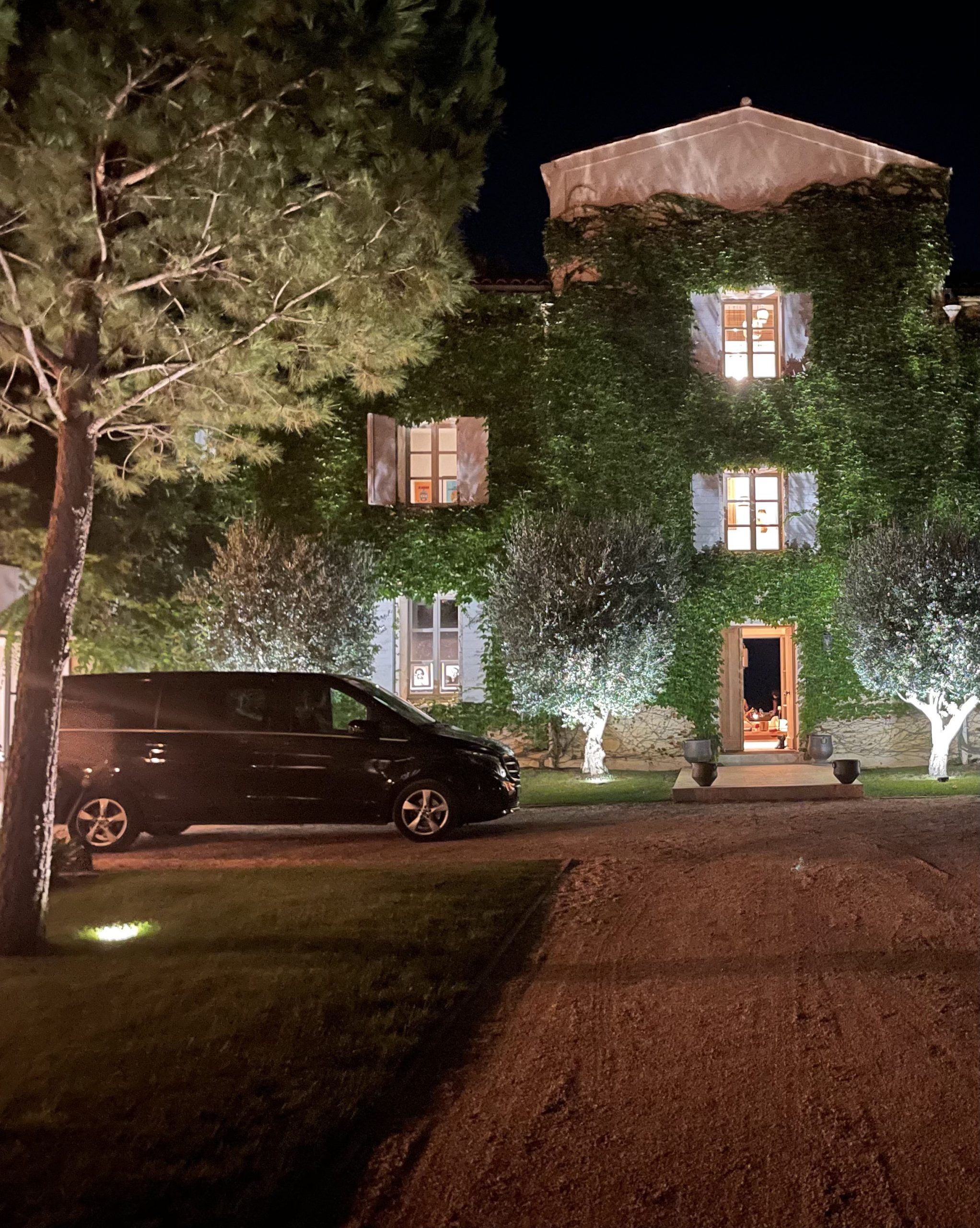 🌊 Chauffeur privé à Cassis – Discrétion & élégance