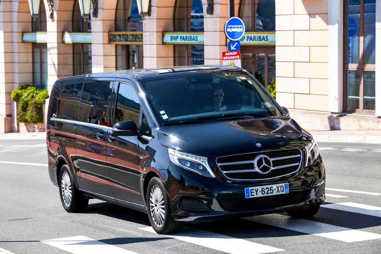 https://www.leaderlimousines.com/cdn/shop/files/Mercedes_van_V-Class_in_Monaco_f90f85bf-cdb3-4bb5-b960-97d13c9878ec.jpg?v=1711563460&width=3840